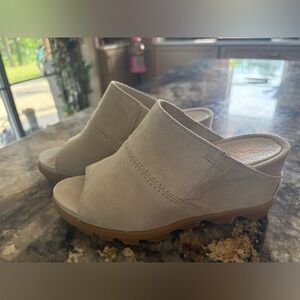 Sorel Women's light grey gray suede Slip-On Mules wedge 6